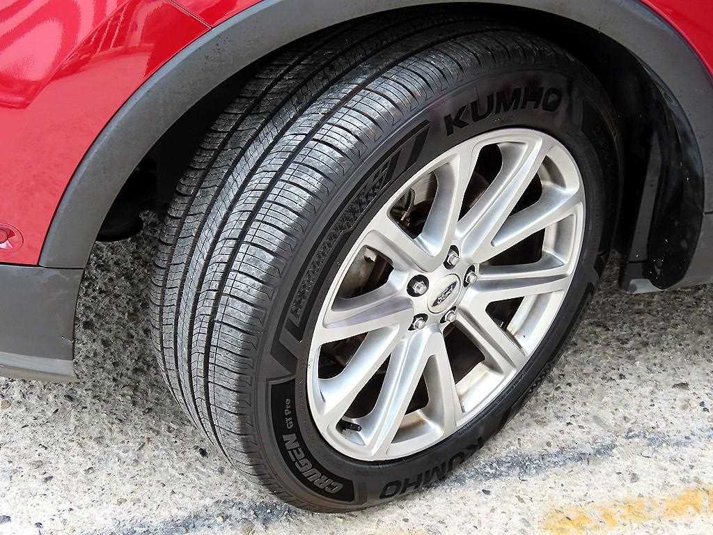 Ford Explorer — photo 20