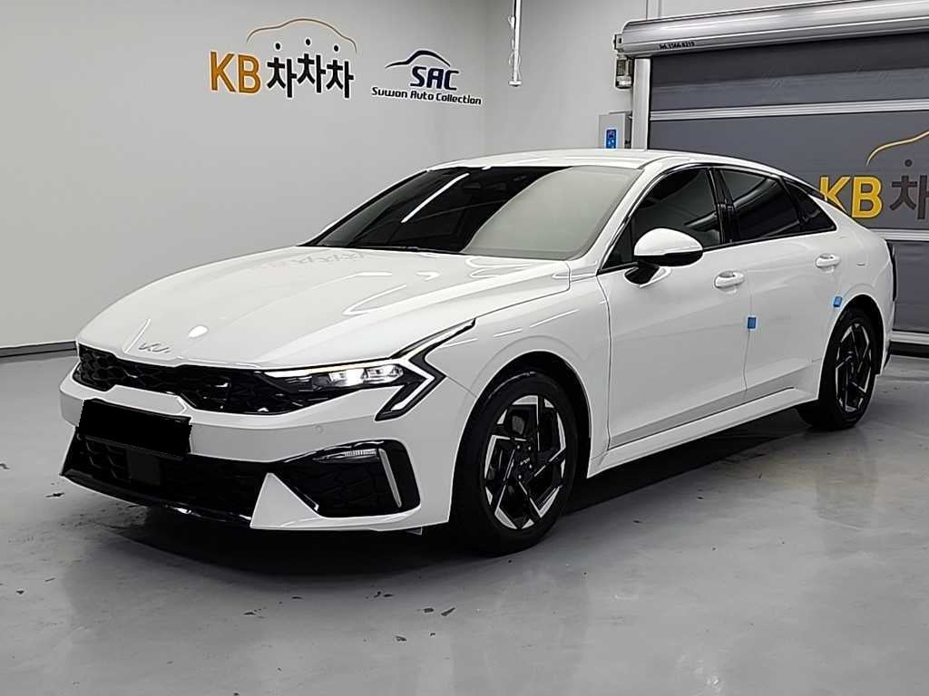 Kia K5 — photo 01