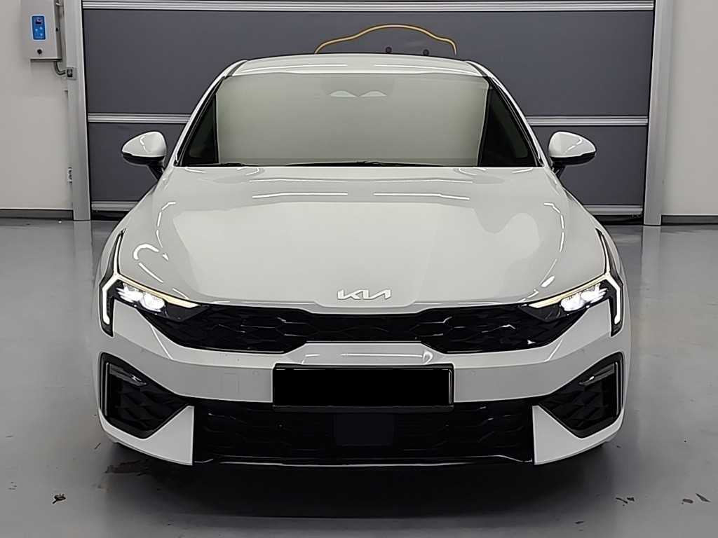 Kia K5 — photo 02