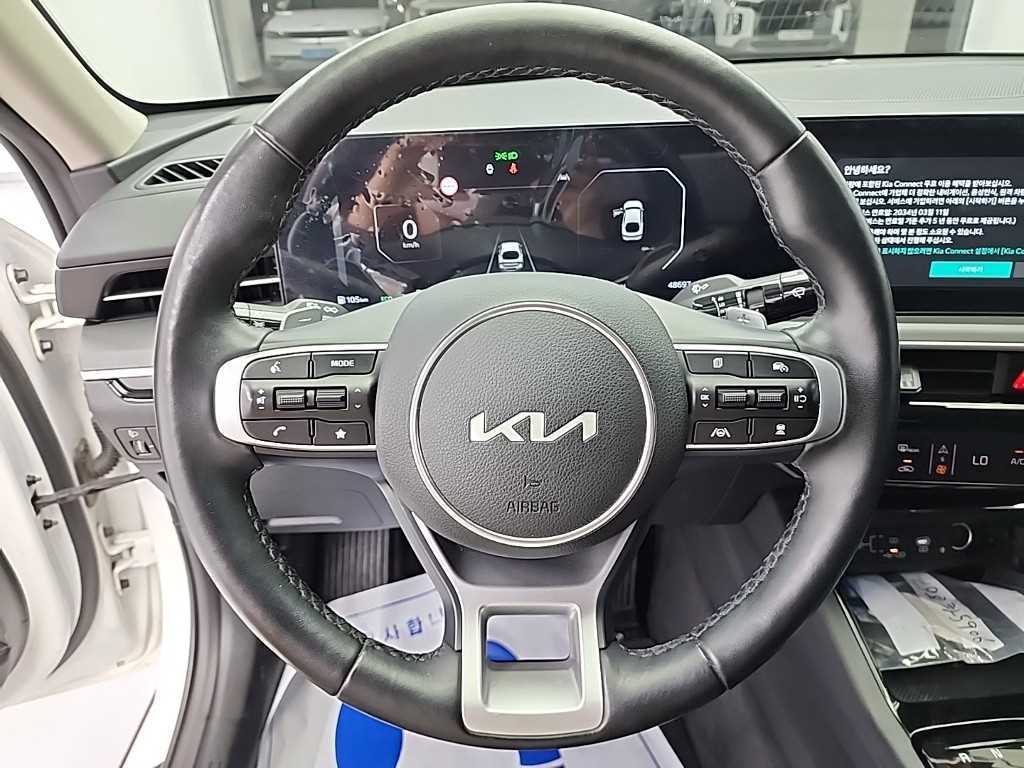 Kia K5 — photo 09
