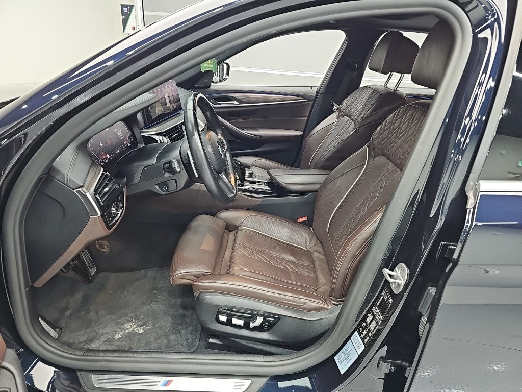 BMW 5-Series — photo 11