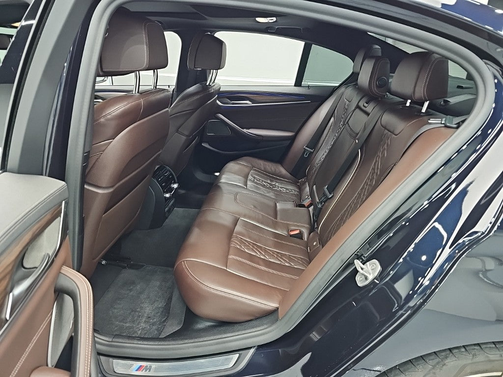 BMW 5-Series — photo 12