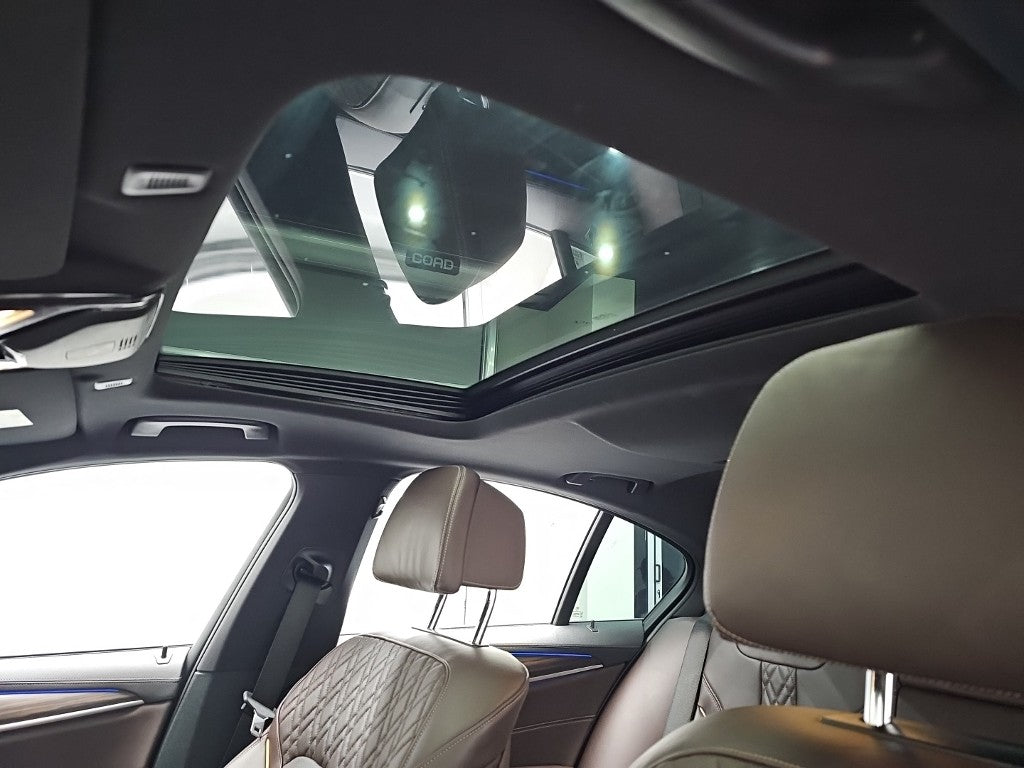 BMW 5-Series — photo 14