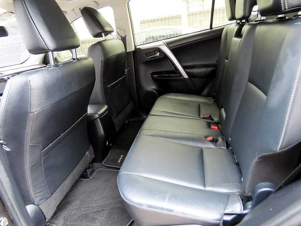 Toyota RAV4 — photo 06