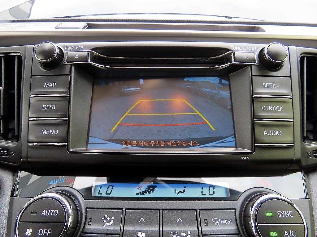 Toyota RAV4 — photo 13