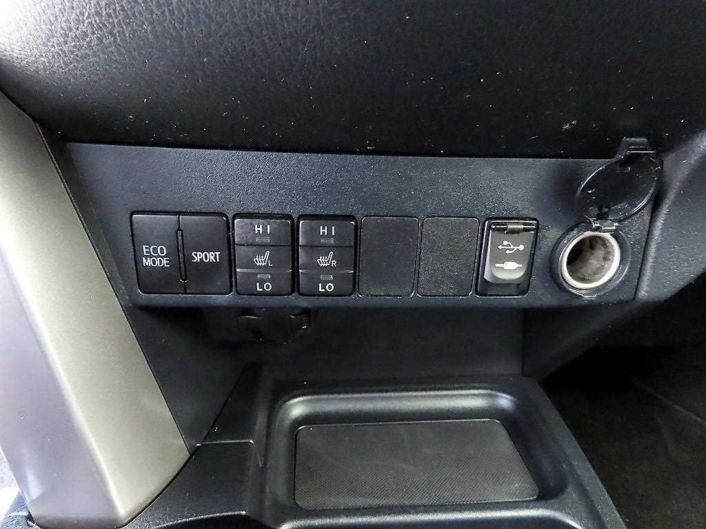 Toyota RAV4 — photo 14
