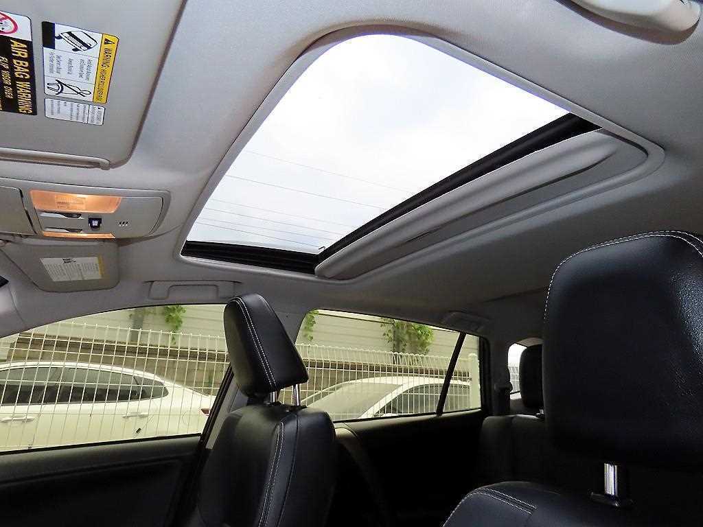 Toyota RAV4 — photo 16