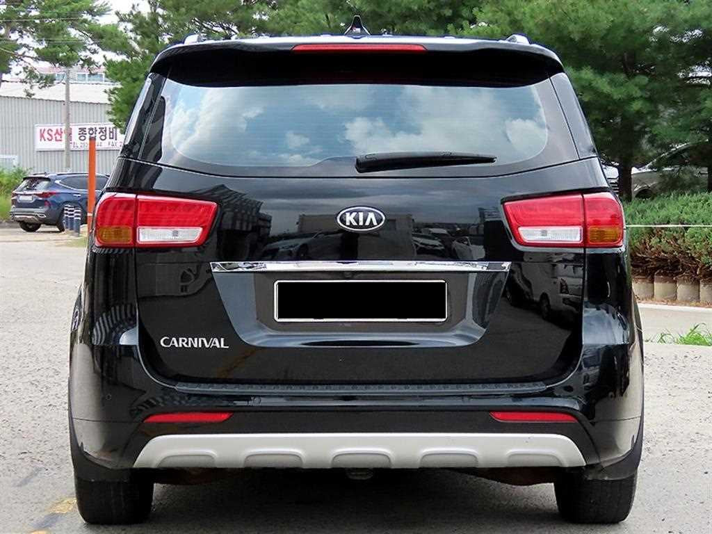 Kia Carnival — photo 04