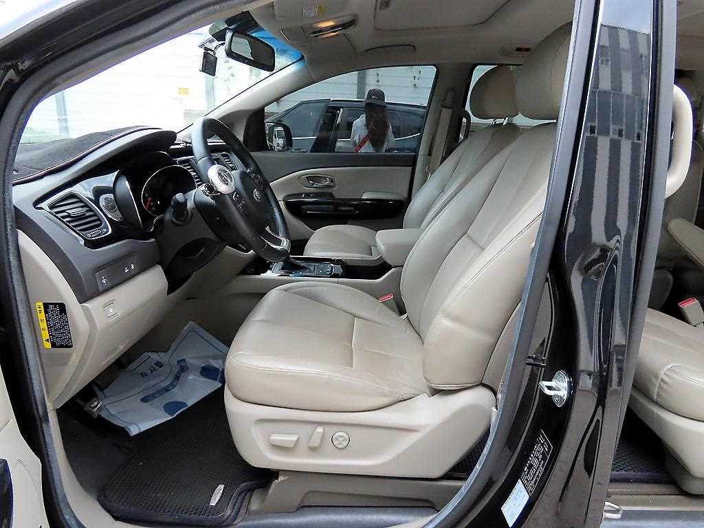 Kia Carnival — photo 05