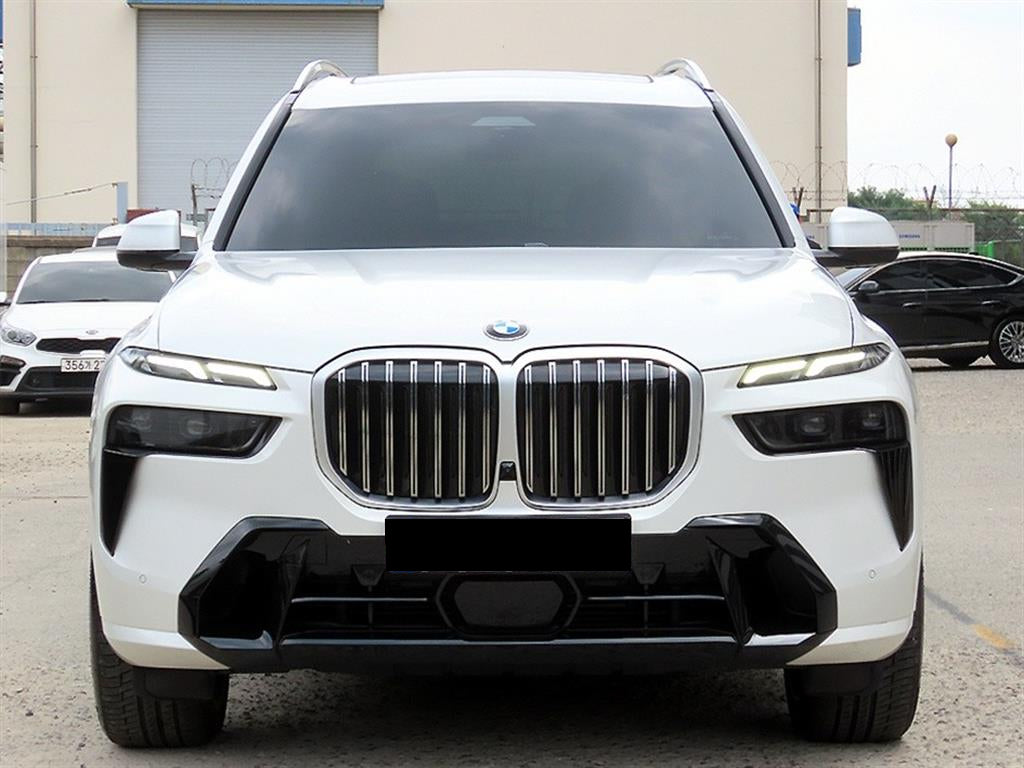 BMW X7 — photo 01