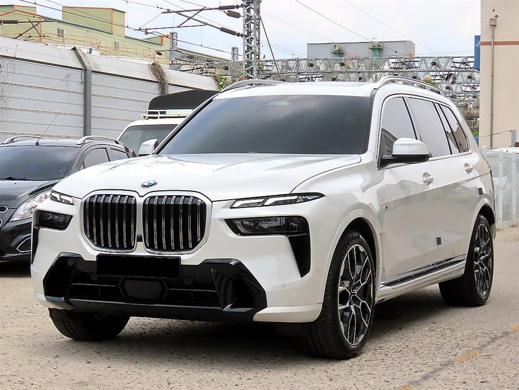 BMW X7 — photo 02