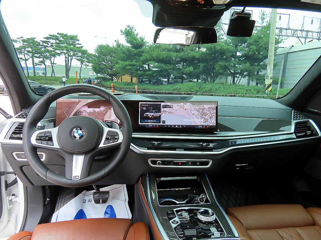 BMW X7 — photo 07