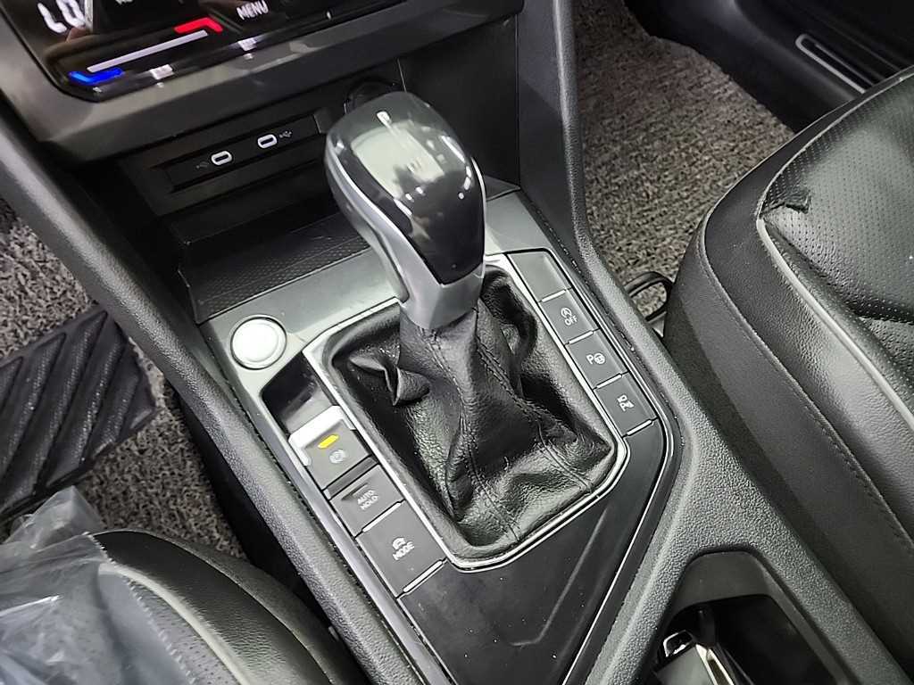 Volkswagen Tiguan — photo 08