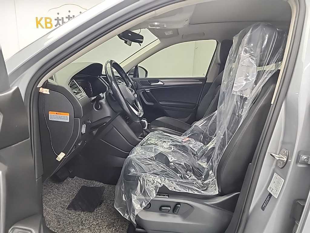 Volkswagen Tiguan — photo 11