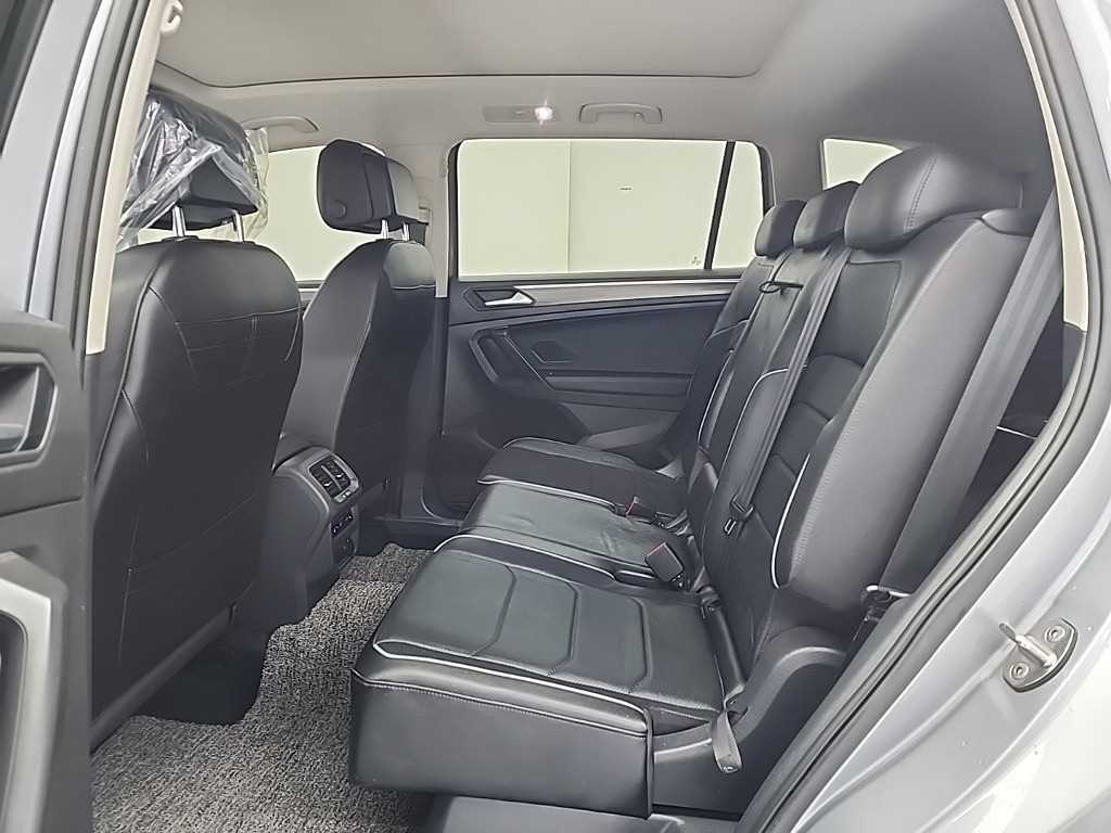 Volkswagen Tiguan — photo 12