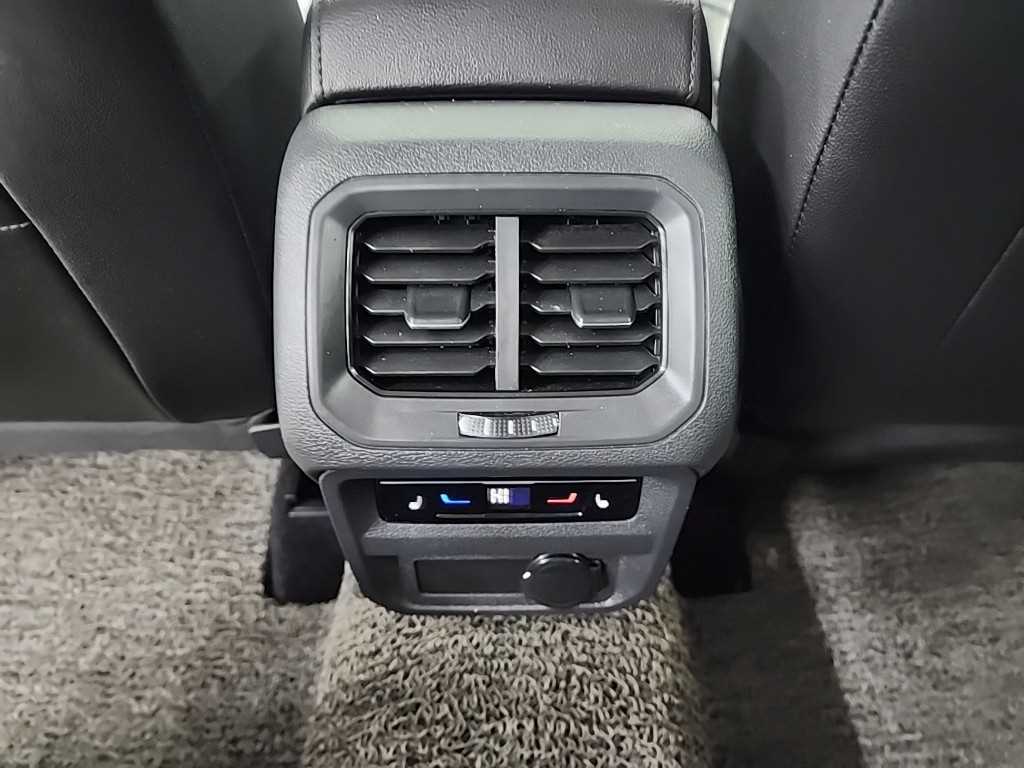 Volkswagen Tiguan — photo 13