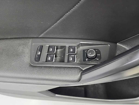 Volkswagen Tiguan — photo 17