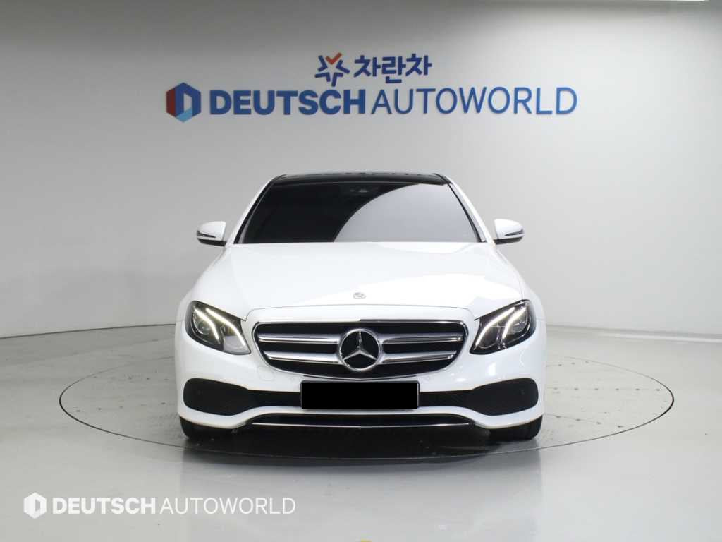 Mercedes-Benz E-Class — photo 03