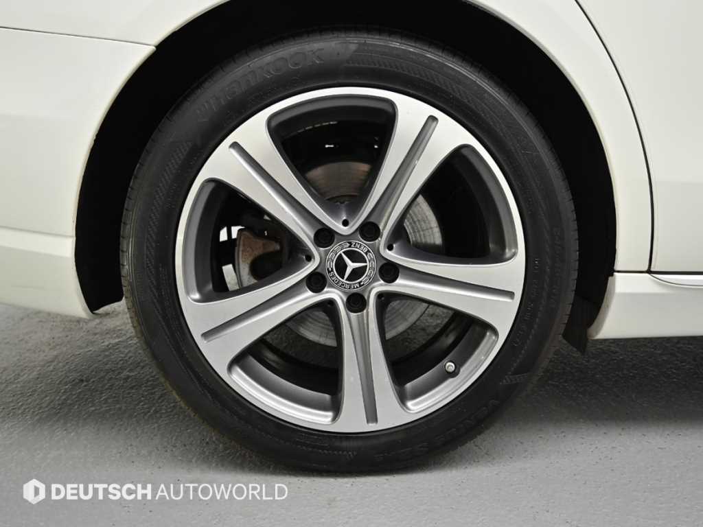Mercedes-Benz E-Class — photo 05