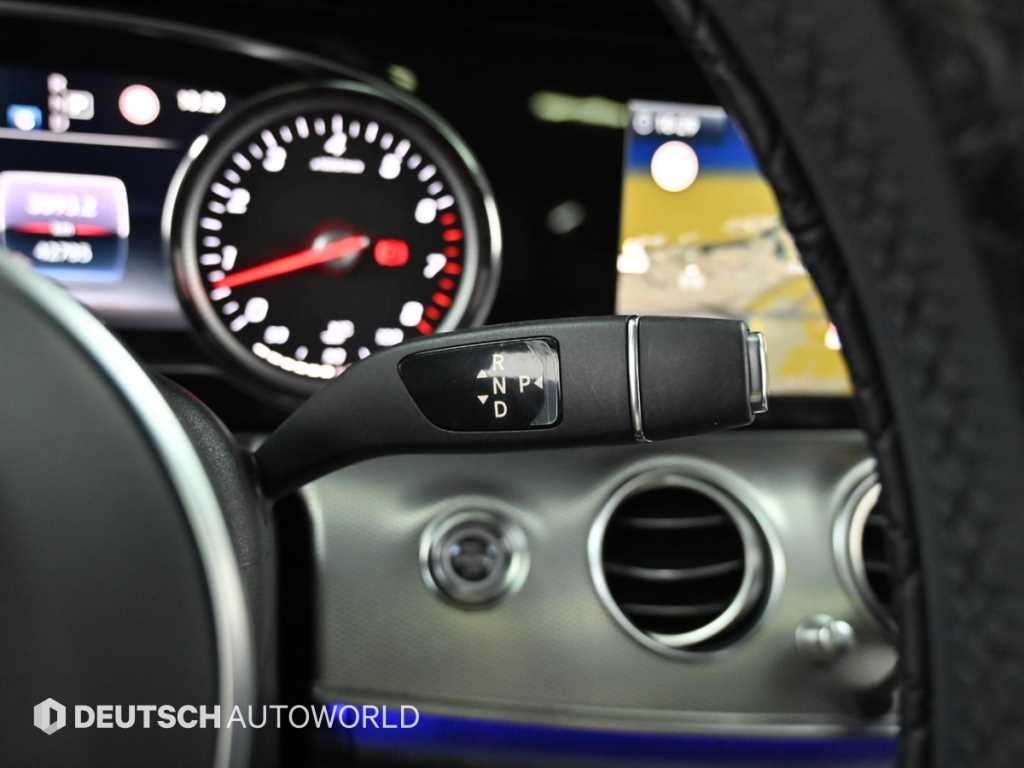 Mercedes-Benz E-Class — photo 09