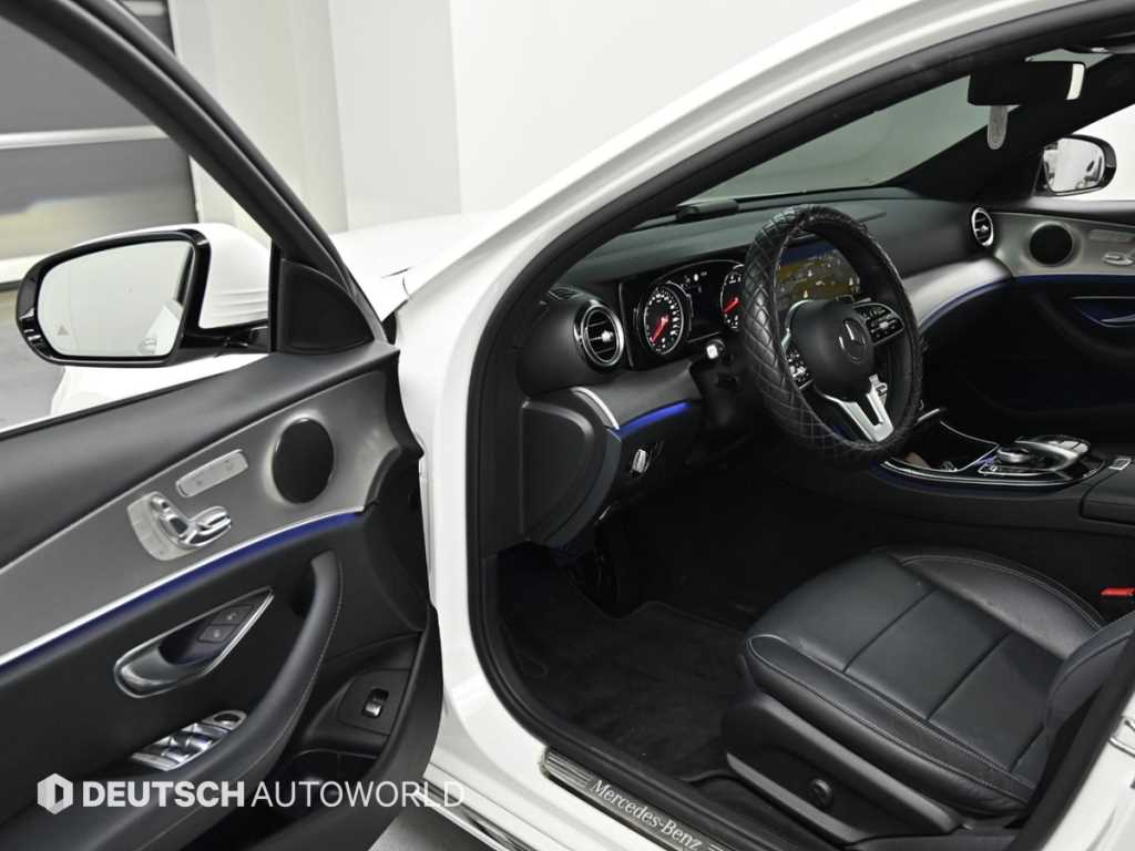 Mercedes-Benz E-Class — photo 11