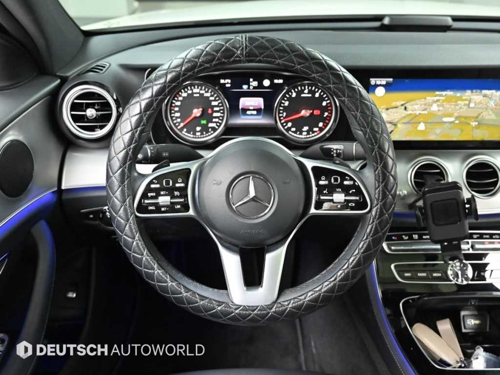 Mercedes-Benz E-Class — photo 13