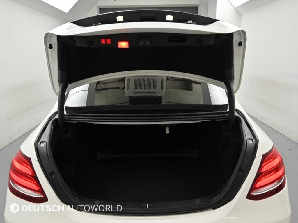 Mercedes-Benz E-Class — photo 19
