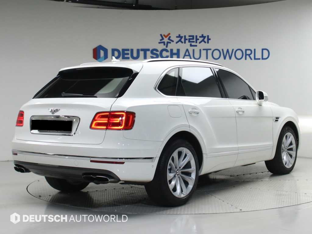 Bentley Bentayga — photo 02