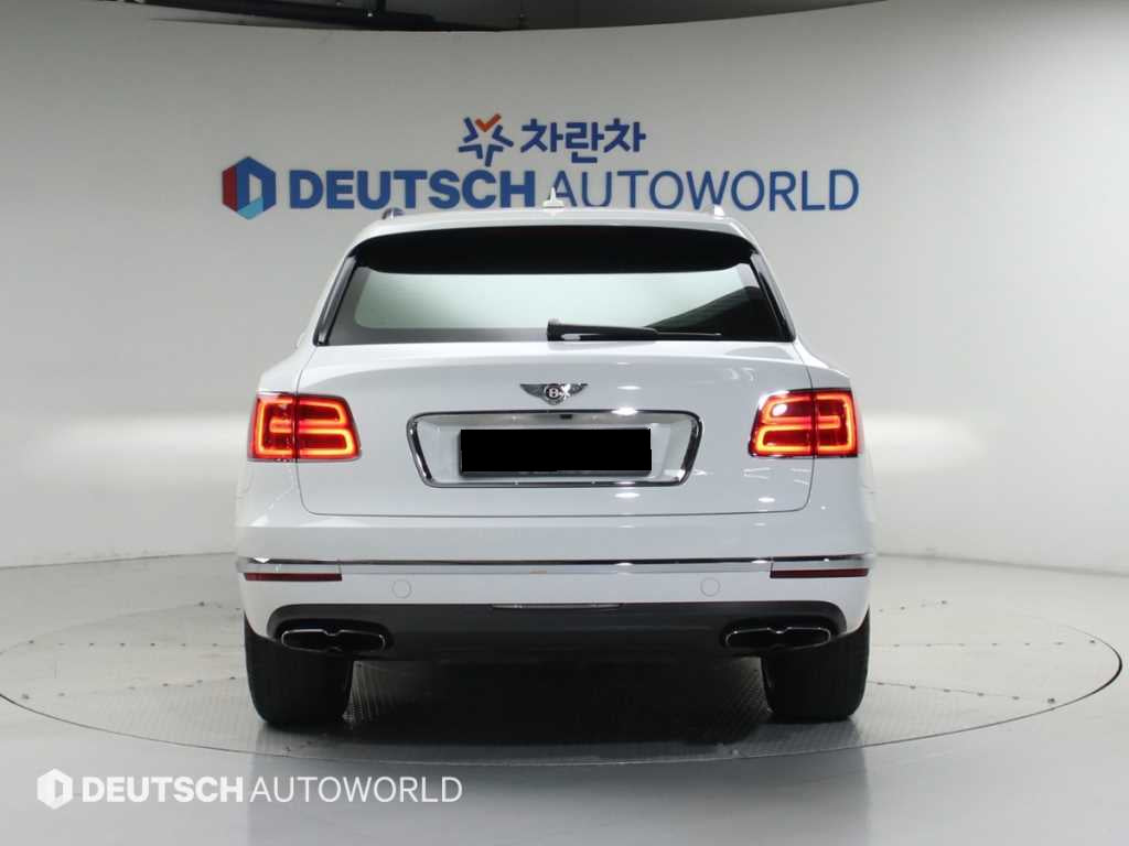 Bentley Bentayga — photo 04