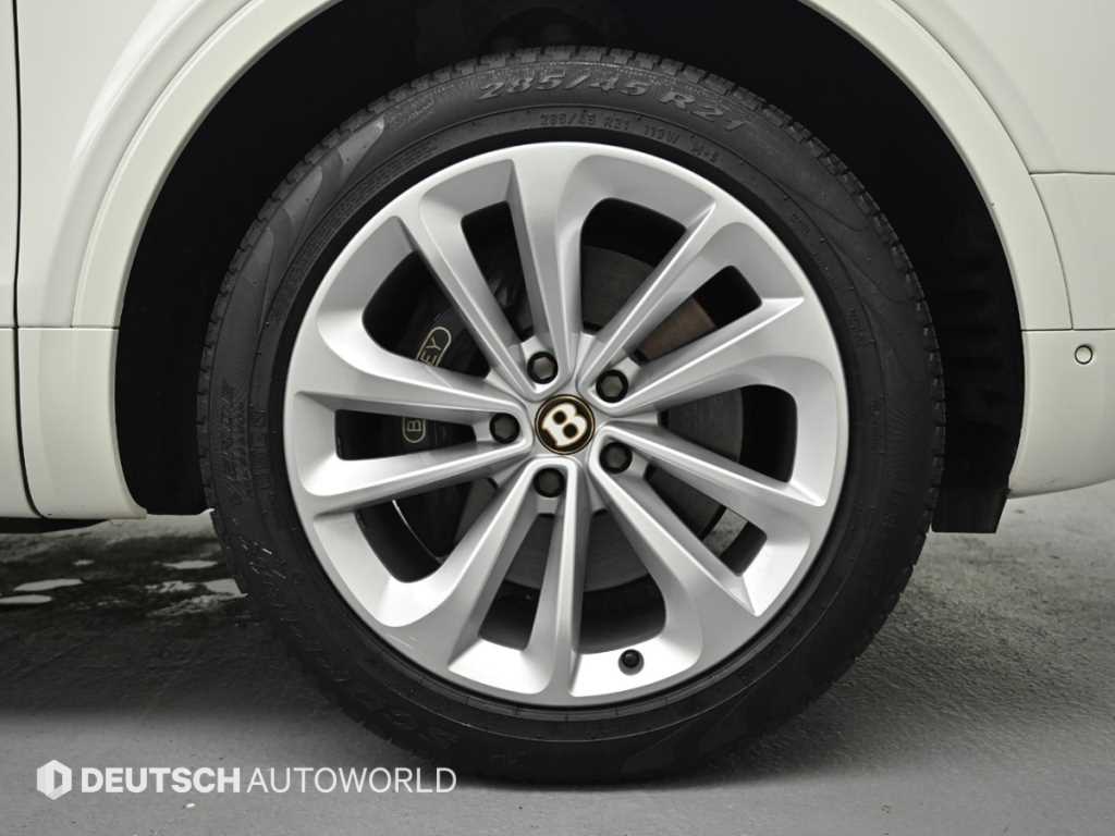 Bentley Bentayga — photo 05
