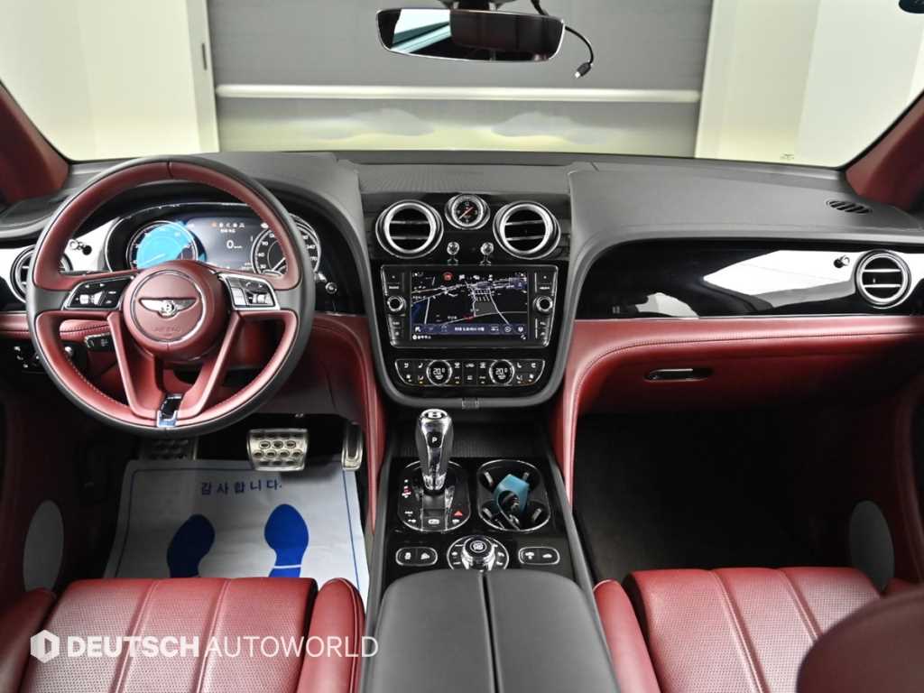Bentley Bentayga — photo 07