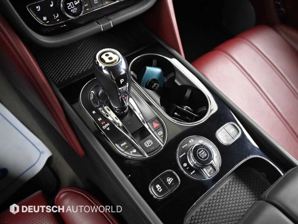 Bentley Bentayga — photo 09