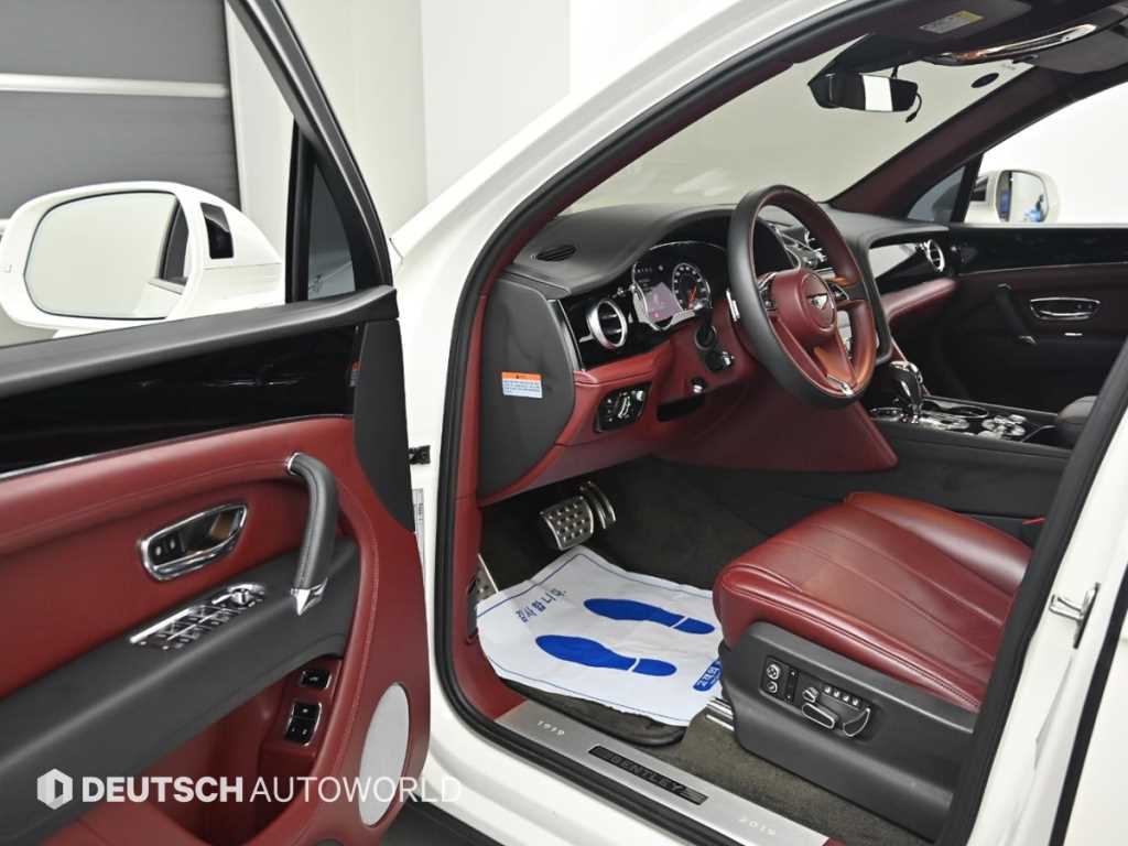 Bentley Bentayga — photo 11