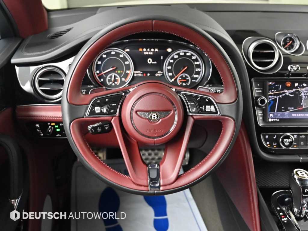 Bentley Bentayga — photo 13