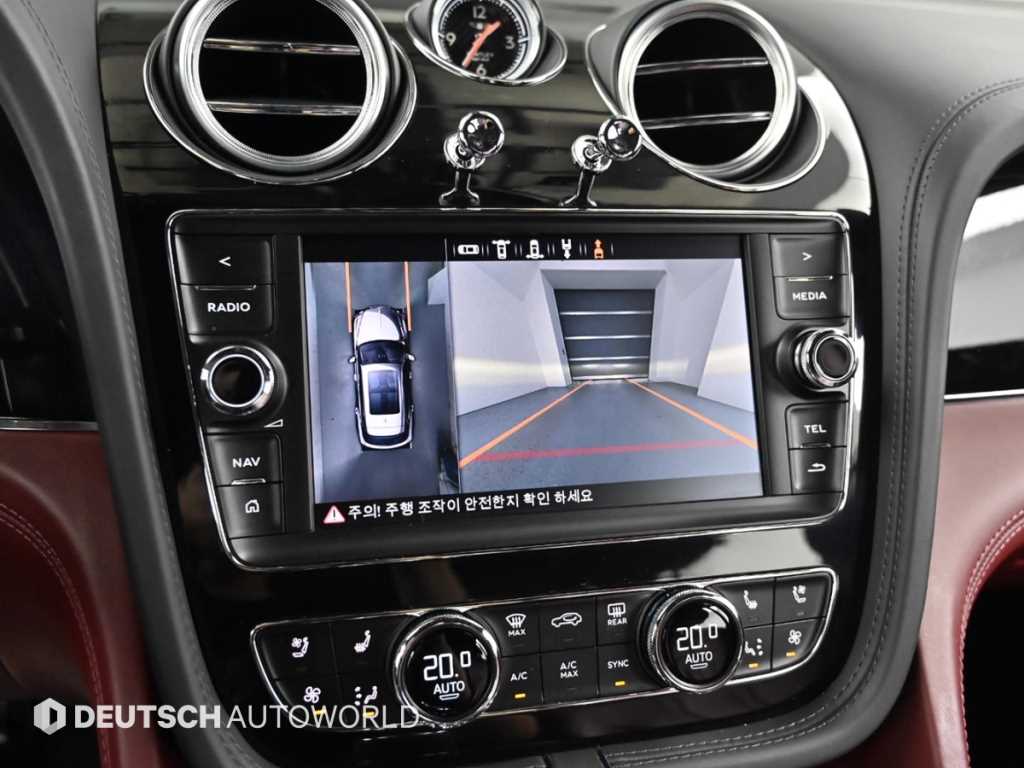 Bentley Bentayga — photo 15
