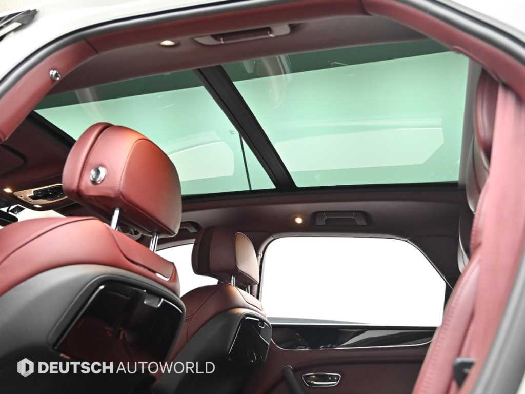 Bentley Bentayga — photo 18