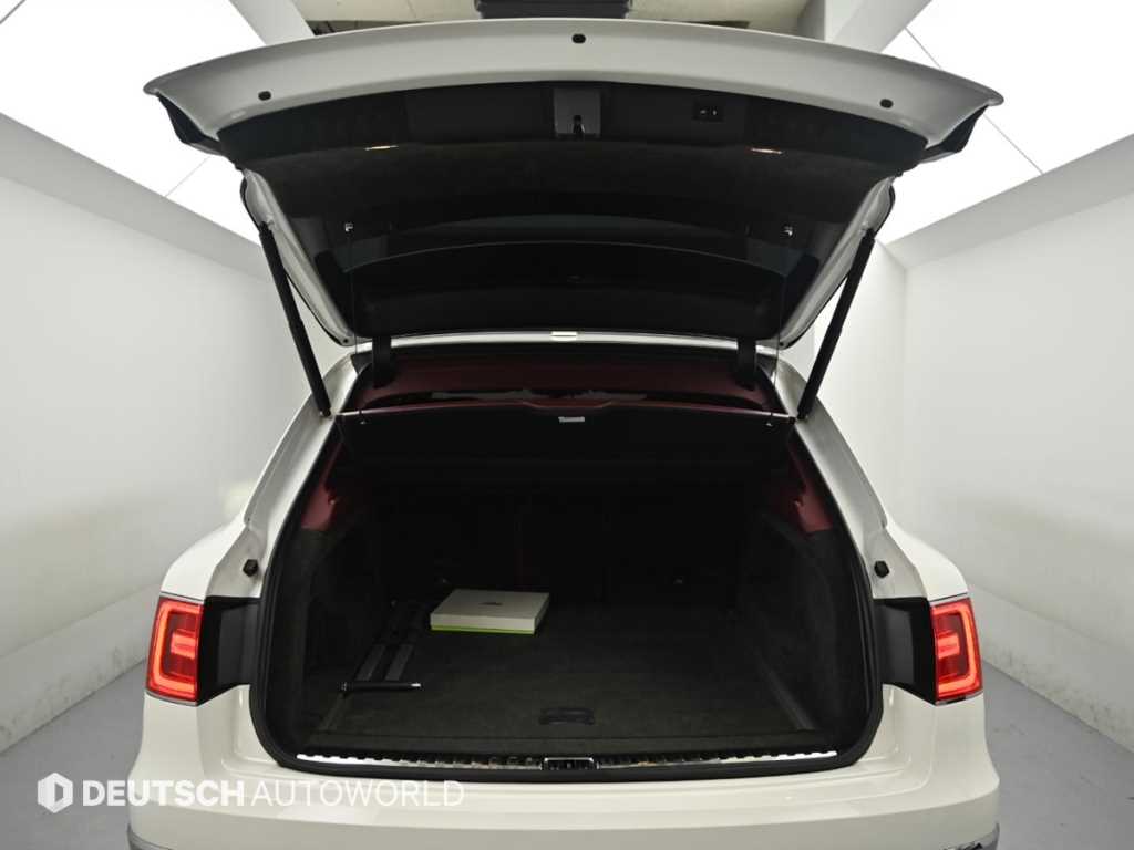 Bentley Bentayga — photo 19