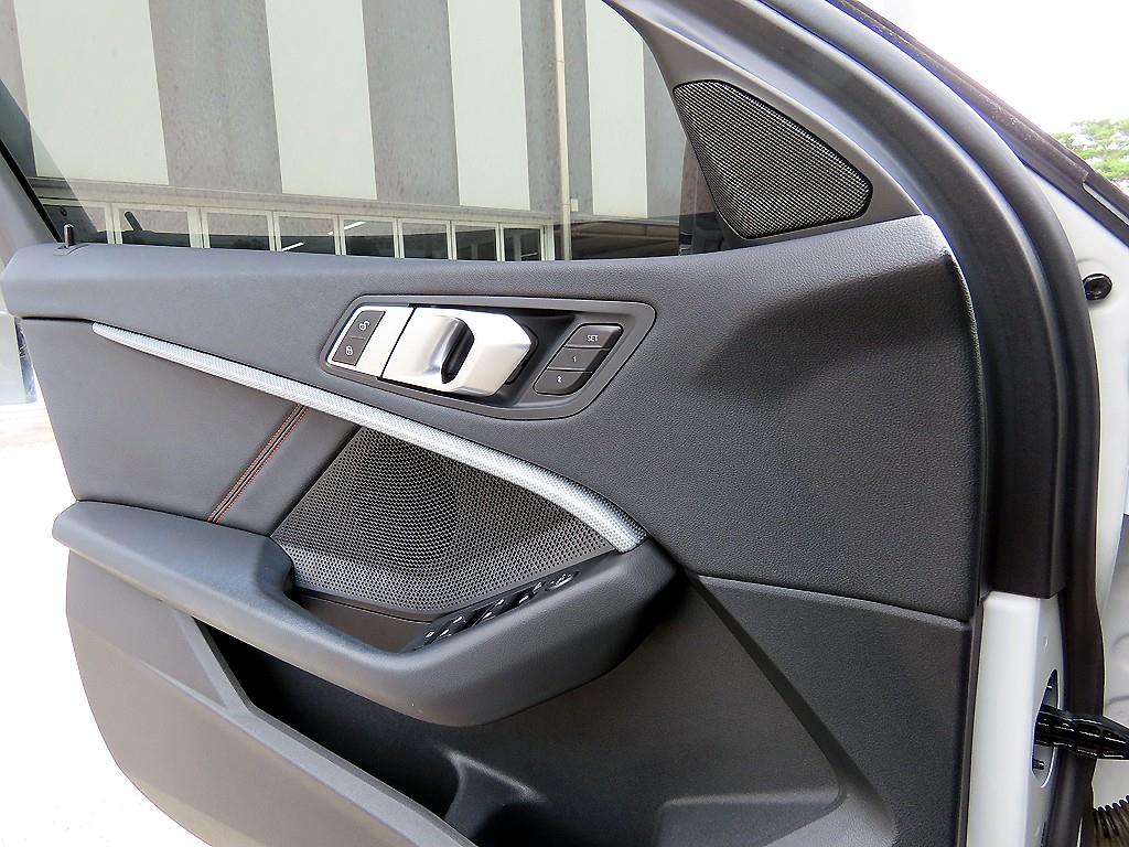 BMW 1-Series — photo 11