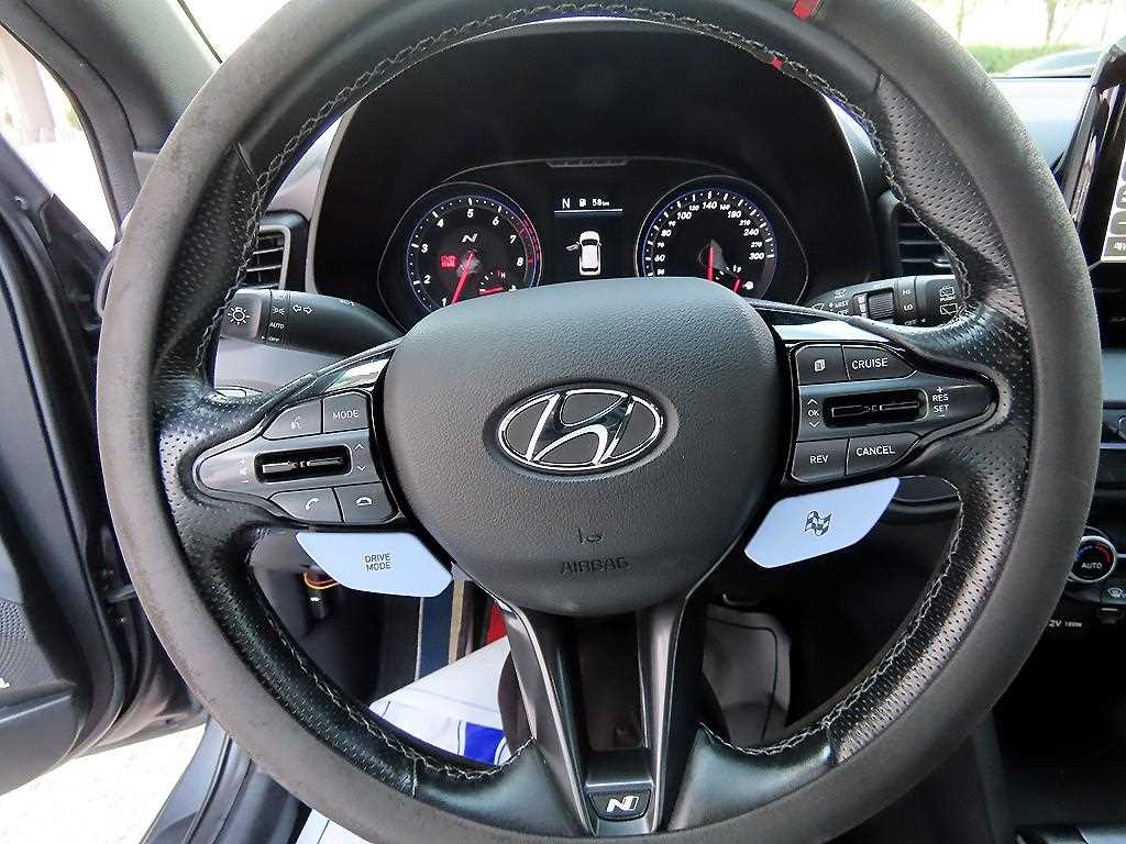 Hyundai Veloster — photo 08