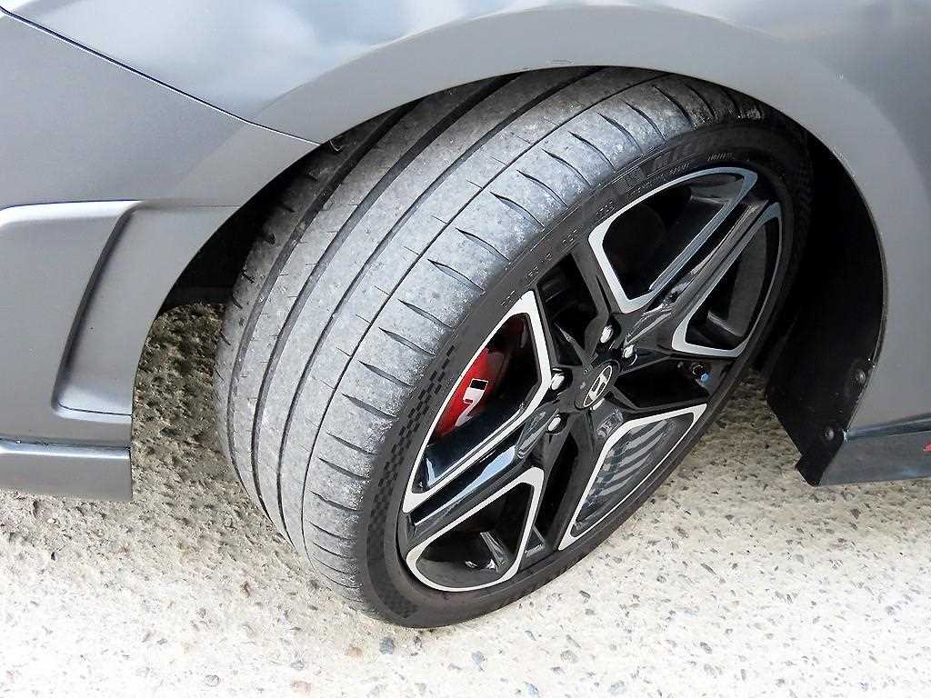 Hyundai Veloster — photo 18