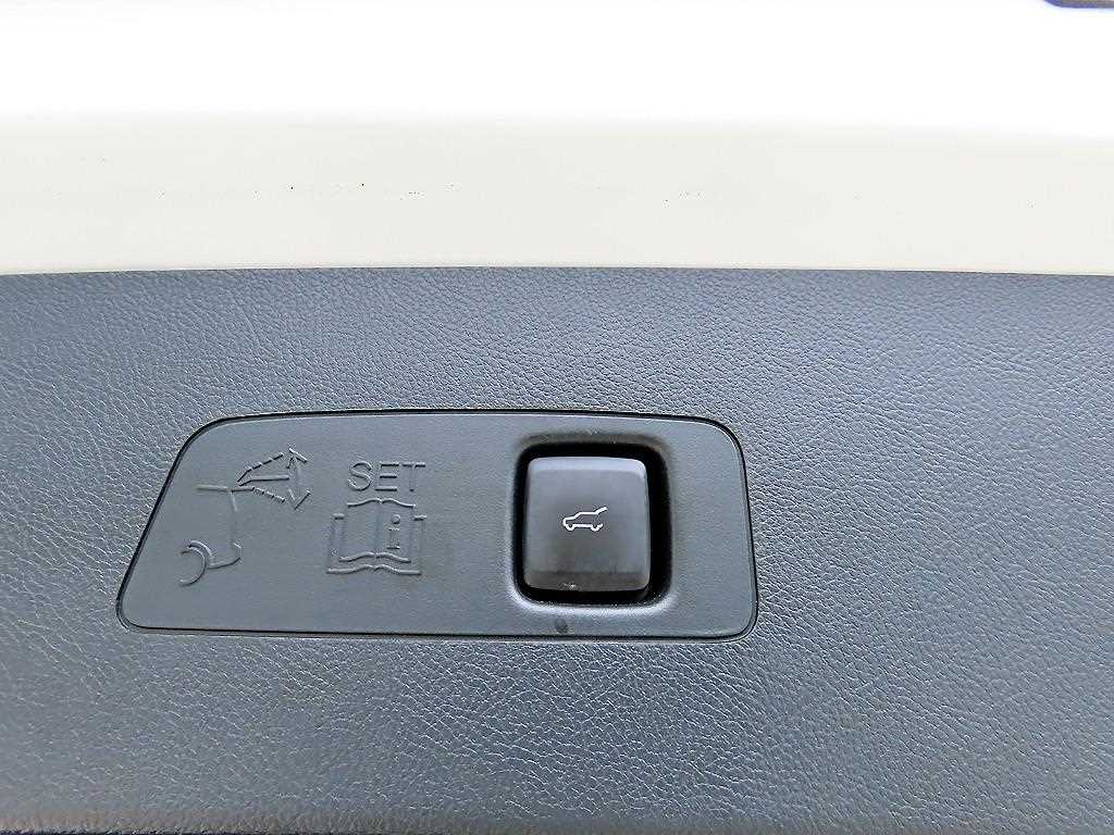 Lincoln Corsair — photo 18