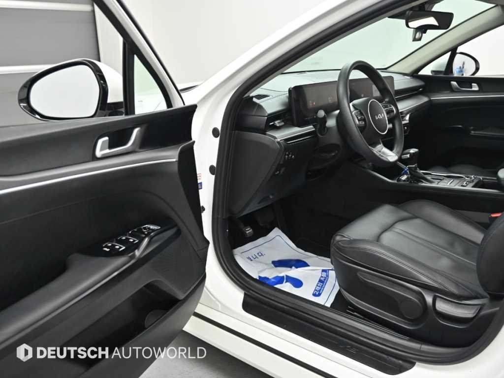 Kia K5 — photo 11