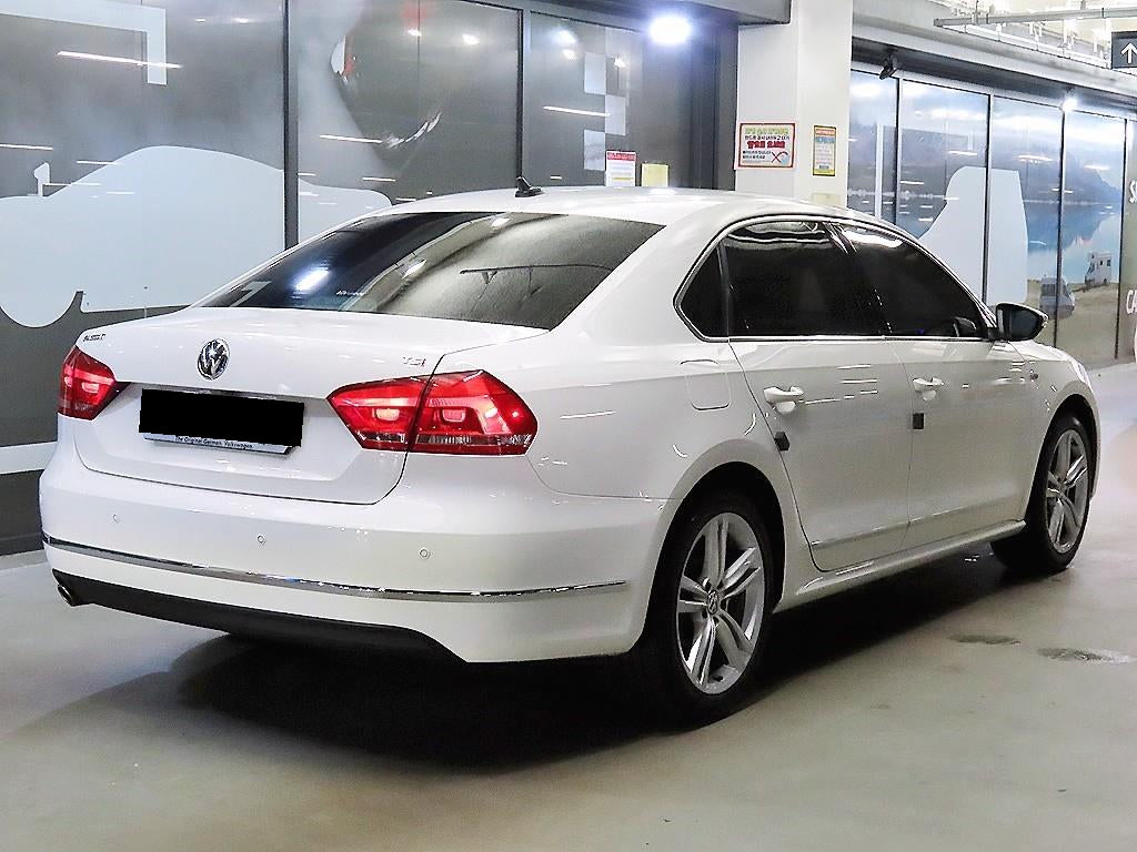 Volkswagen Passat — photo 04