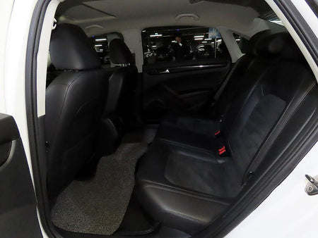 Volkswagen Passat — photo 07