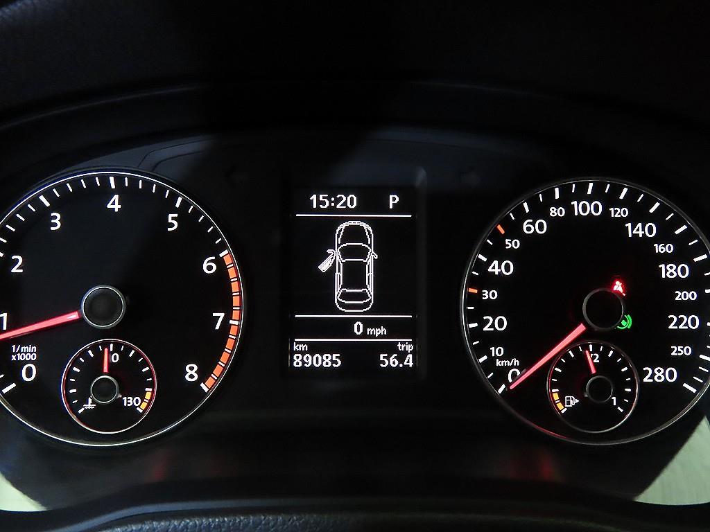 Volkswagen Passat — photo 09