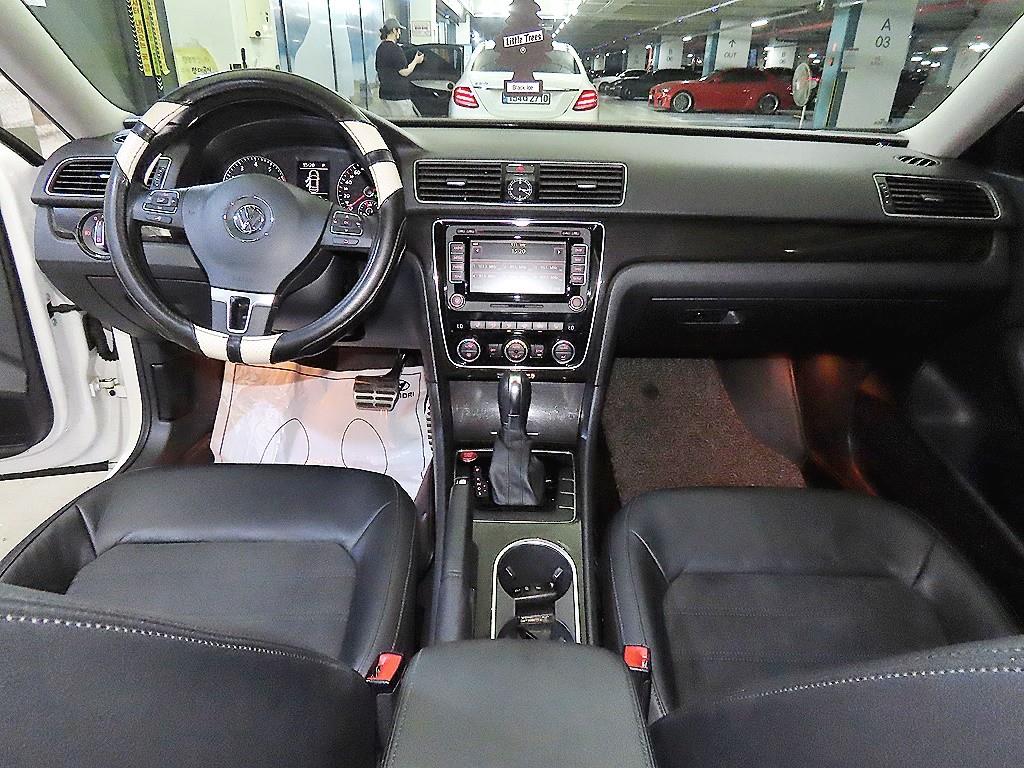 Volkswagen Passat — photo 10