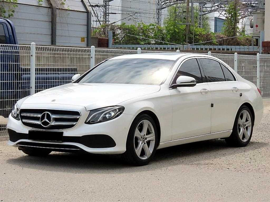 Mercedes-Benz E-Class — photo 02