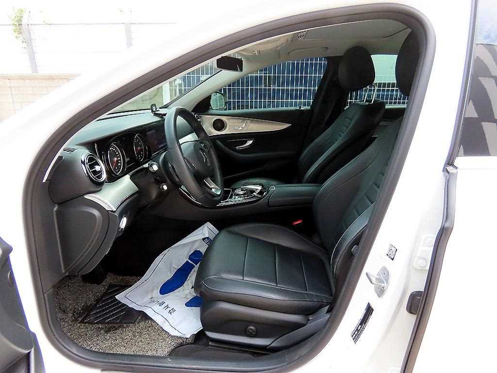 Mercedes-Benz E-Class — photo 05