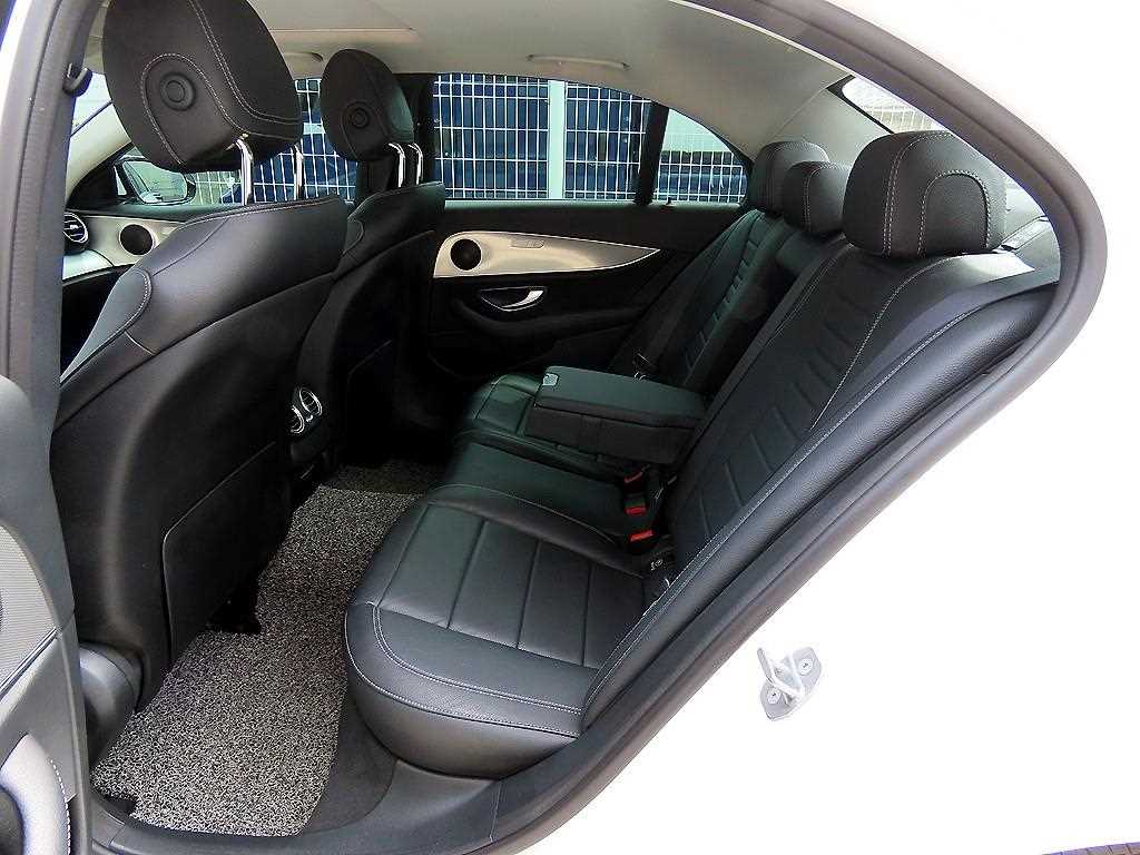 Mercedes-Benz E-Class — photo 06