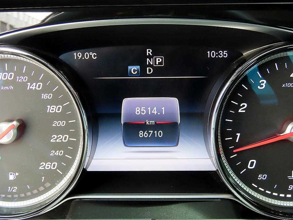 Mercedes-Benz E-Class — photo 09